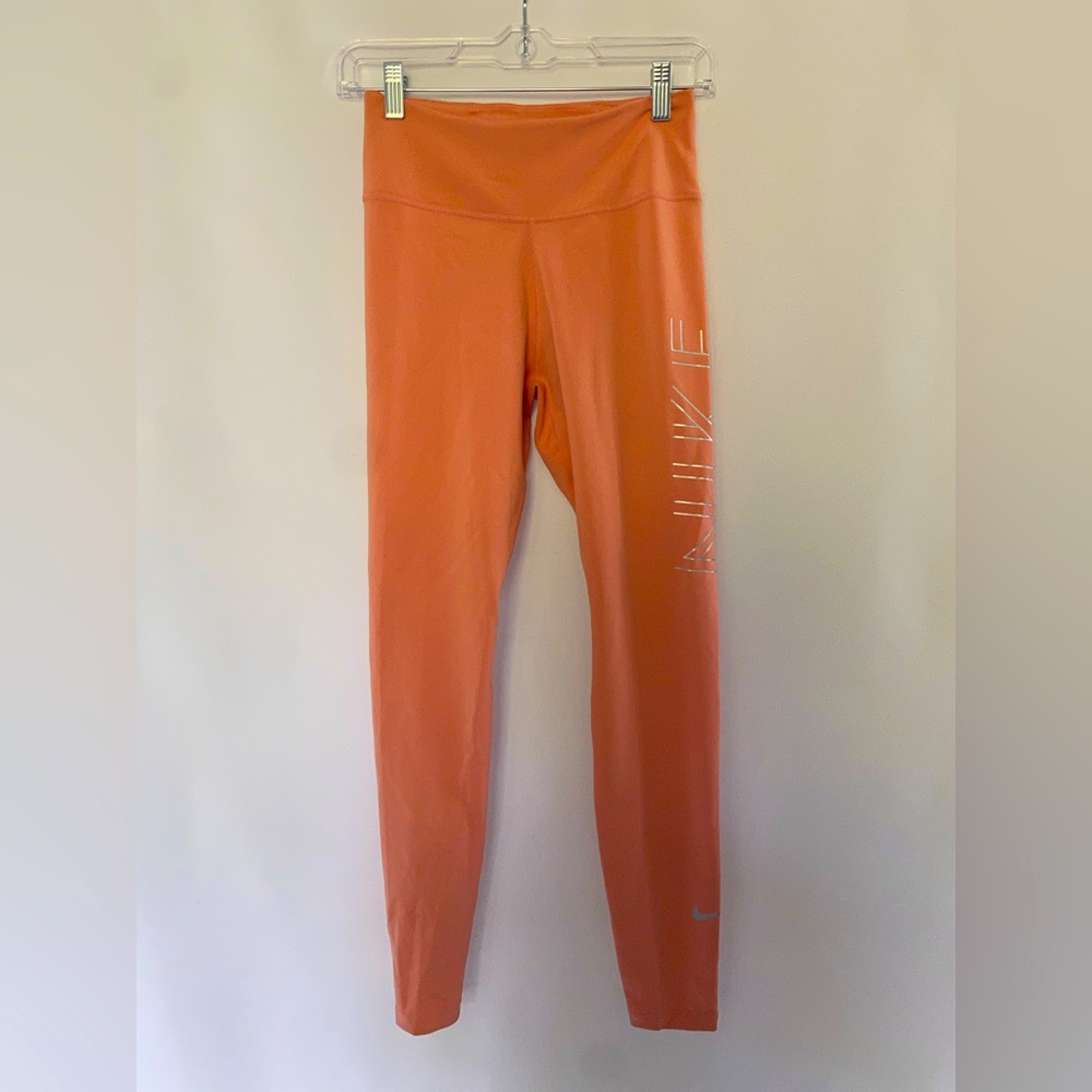 NEW WITH TAGS Nike dry fit peach leggings